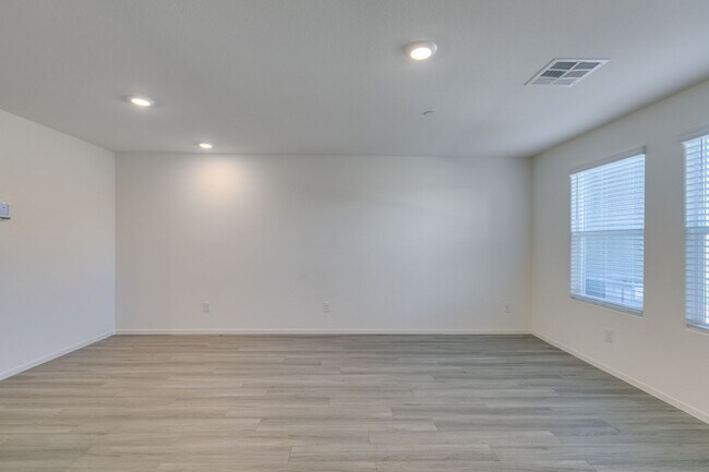 Building Photo - Gorgeous Townhome with upgrades in gated community* 3 large bedrooms, 2 car garage*Community pool...