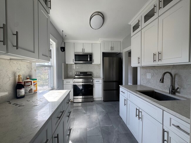 Building Photo - 677 Boston Ave