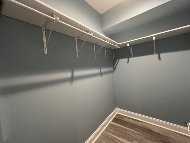 Building Photo - MOVE IN READY!!!!