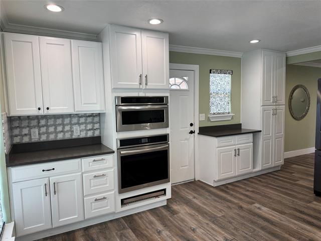 Building Photo - 5016 I-35