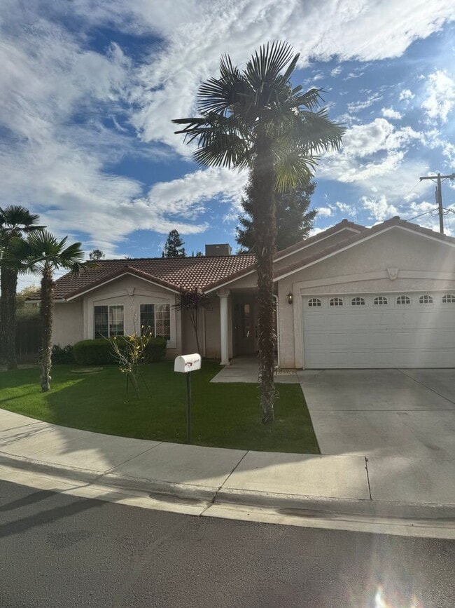 Building Photo - 4924 N Thorne Ave