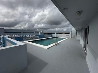 Building Photo - 320 S Surf Rd