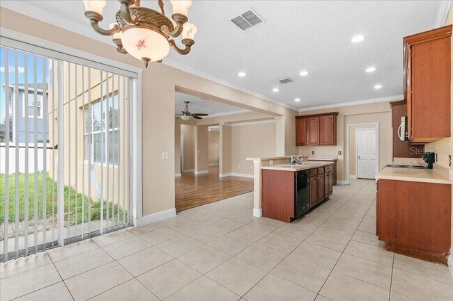 Building Photo - 3949 Golden Finch Way