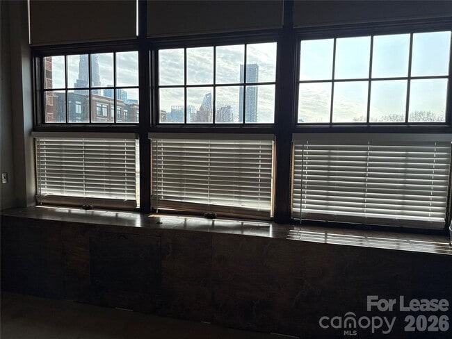 Building Photo - 715 N Graham St