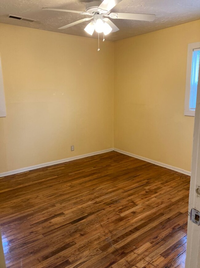 Building Photo - Charming Bungalow in Roselawn – Available ...
