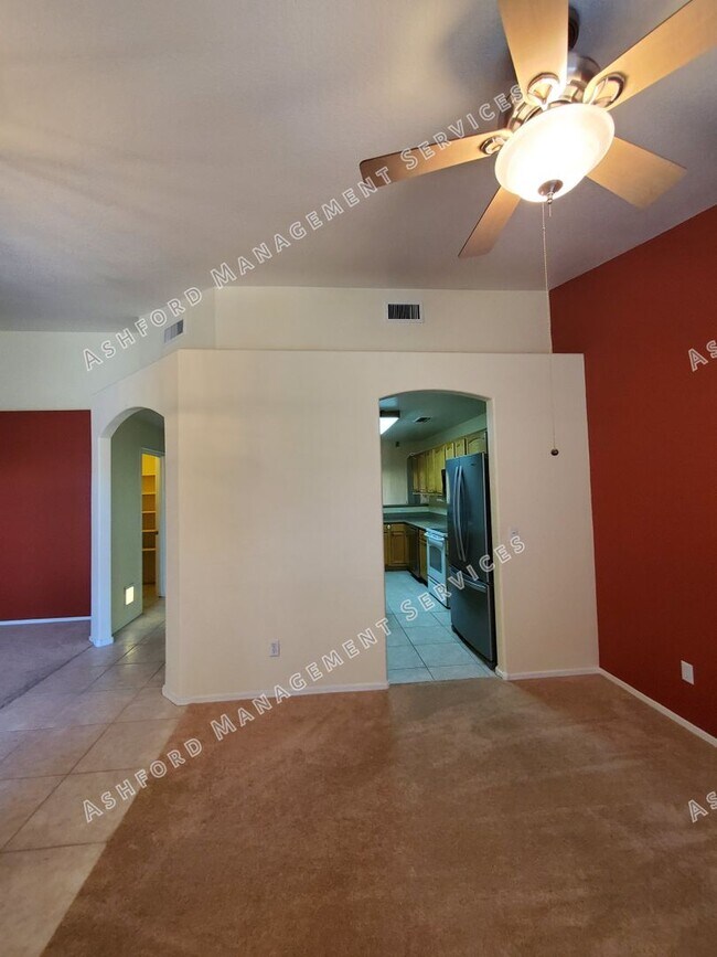 Building Photo - PINNACLE HILL RENTAL WITH MTN VIEWS, FIREP...