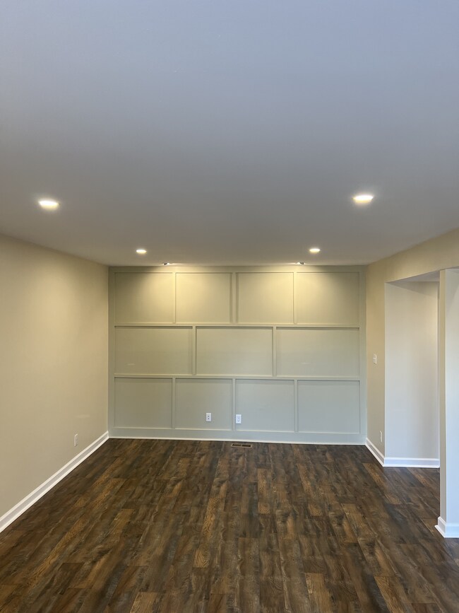 Living Room - 149 W Kenilworth Cir