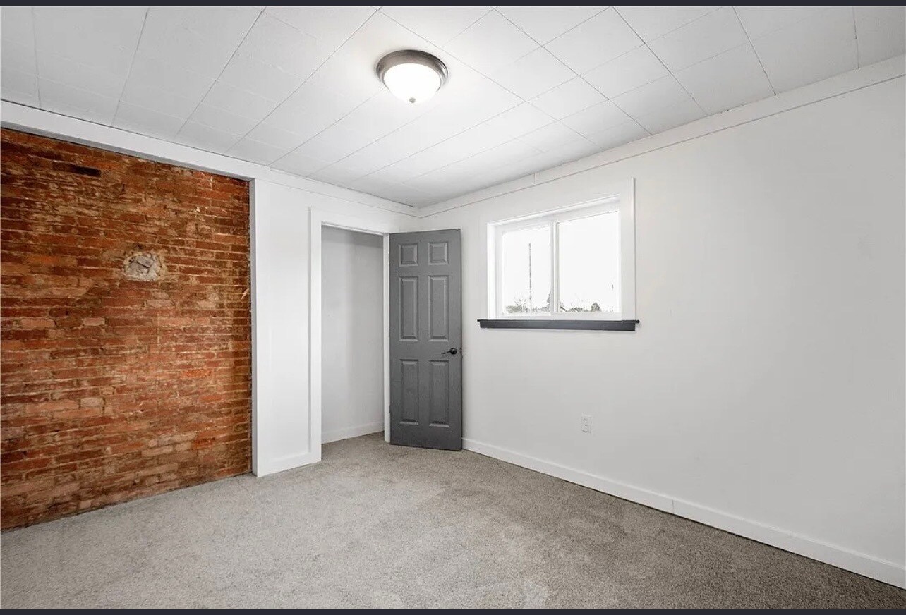 Building Photo - 143 Chalfont St