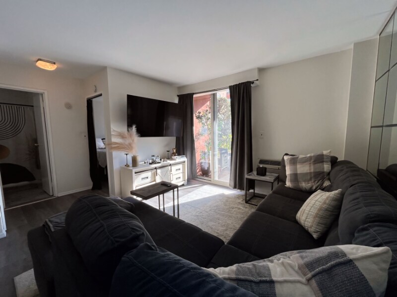 Building Photo - 1 Lakeview Dr