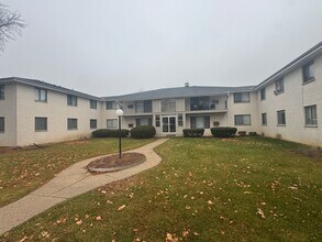 Building Photo - Huge 2 Bedroom Apartment Available Now