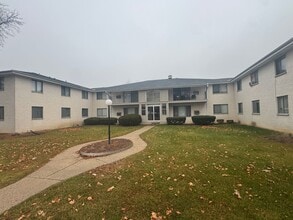 Building Photo - Large 2BR Upper with Heat - 84th and Howard