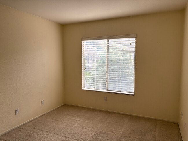 Building Photo - 16466 Denhaven Ct