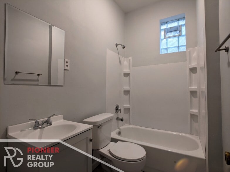 Building Photo - 3542 N Halsted St