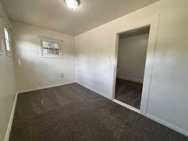 Building Photo - 1 Bedroom 1 Bathroom w/Office - Available ...