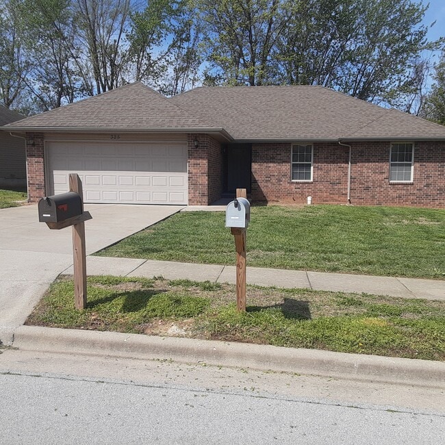 Building Photo - 325 S Casa Grande Ave