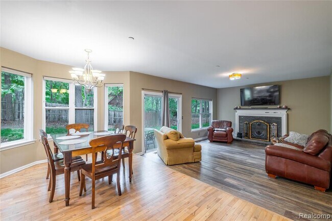 Building Photo - 1250 Walloon Way