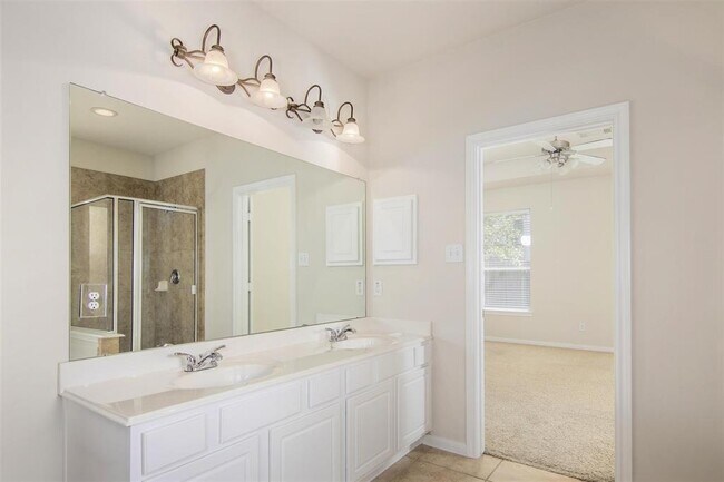 Building Photo - 25609 Tiverton Forest Ct