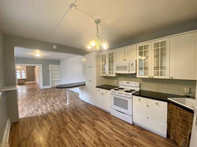 Building Photo - 137 S Prince St