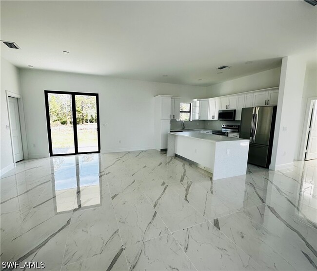 Building Photo - 717 Genoa Ave S