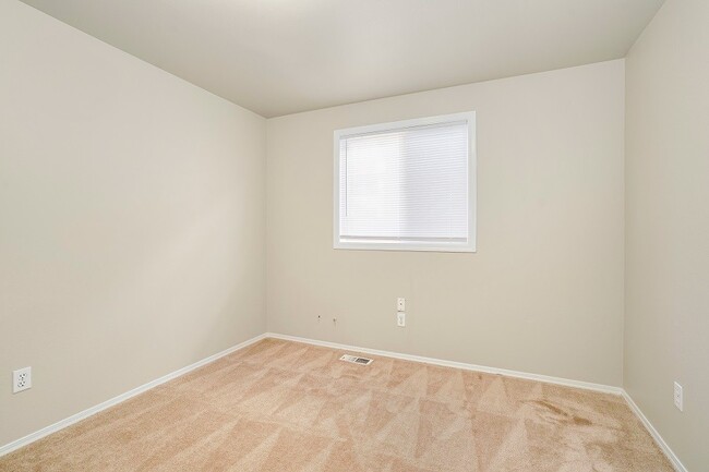 Building Photo - 4 Bedroom 1.5 Bath Home for Rent in Arlington!