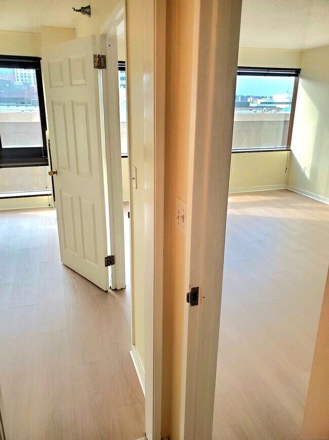 Building Photo - 127 Greyrock Pl