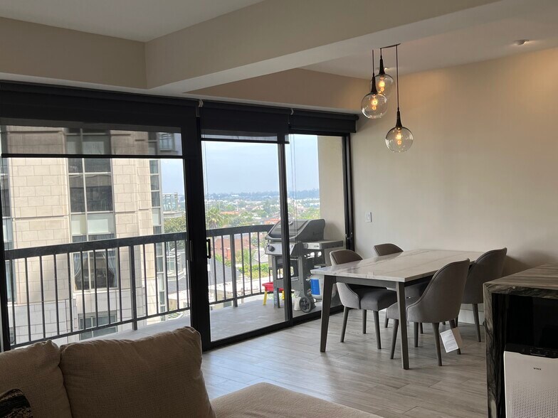 Building Photo - 10790 Wilshire Blvd