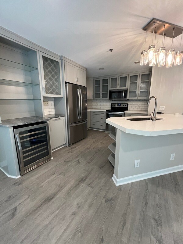 Building Photo - 517 N Graham St