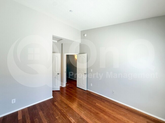 Building Photo - 900 S 94th St