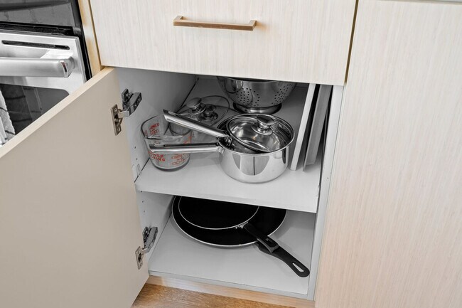 Building Photo - 1315 NW 19th Ave