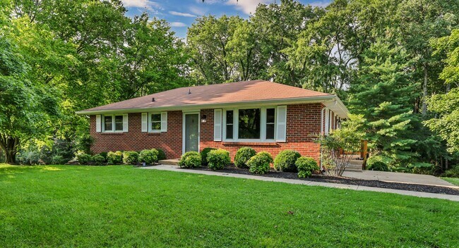 Building Photo - 613 Channell Dr