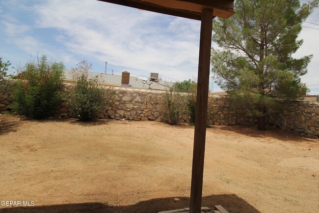 Building Photo - 10711 Ivanhoe Dr