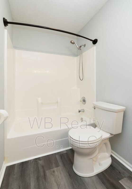 Building Photo - 10525 Hickory Dr