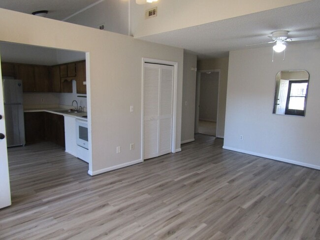 Building Photo - Beautiful 3bd/2ba