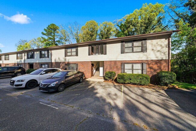 Building Photo - Renovated 1 Bed 1 Bath Condo in Prime Location!