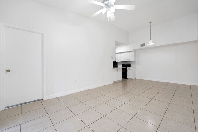 Building Photo - SPACIOUS 2/2 UNIT CENTRALLY LOCATED