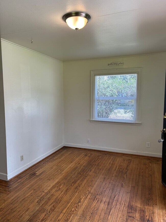 Building Photo - 3 Bedroom on large corner lot!