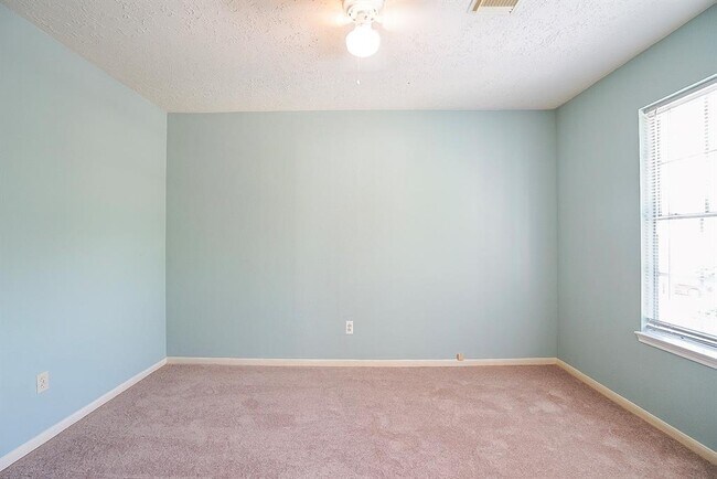 Building Photo - 1246 Manchester Cir
