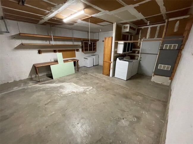 Building Photo - 412 Blue Valley Dr