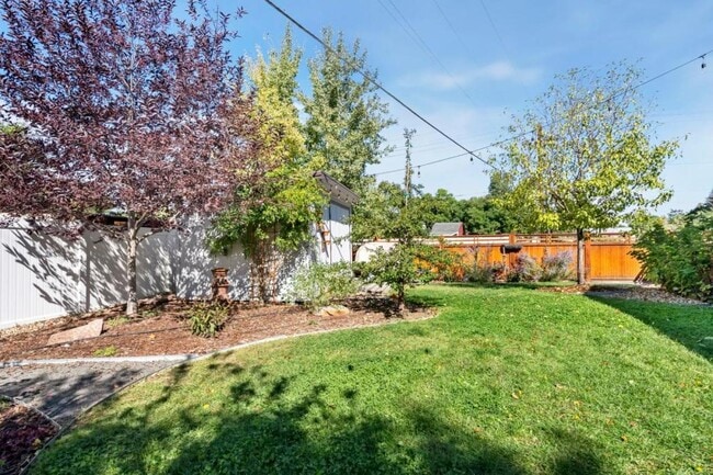 Building Photo - 1001 Ida Dr