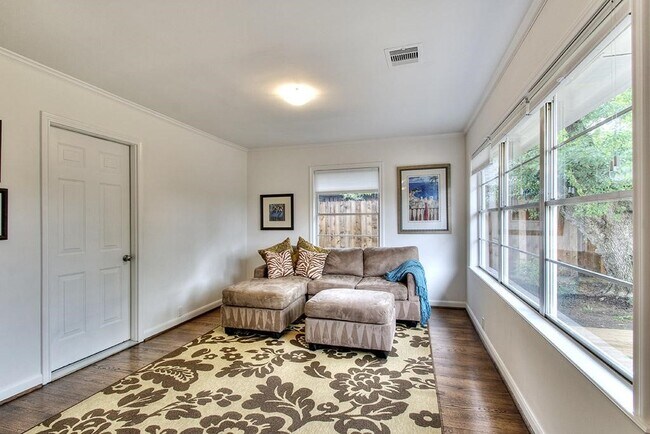 Building Photo - 3110 Deal St