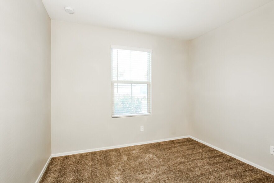 Building Photo - 25773 W Euclid Ave