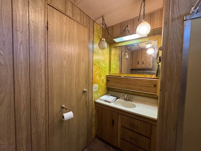 Building Photo - 2BR 2BA close to Hwy 95, Shopping, Parks, Colorado River