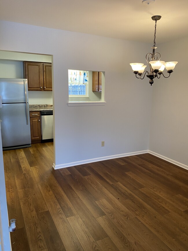 Dining area - 632 Northview Ave