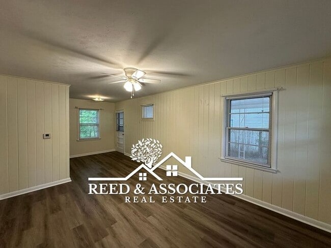 Building Photo - Cozy Collierville Home!!!