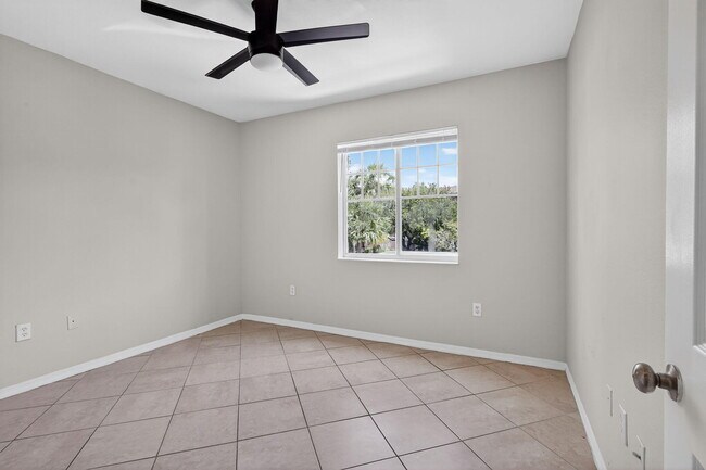 Building Photo - 6450 Emerald Dunes Dr