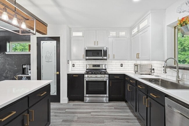 Building Photo - 2525 Freedom Ln