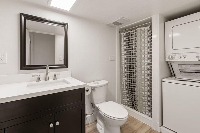 Building Photo - Basement Apartment Near SUU and Cedar High School