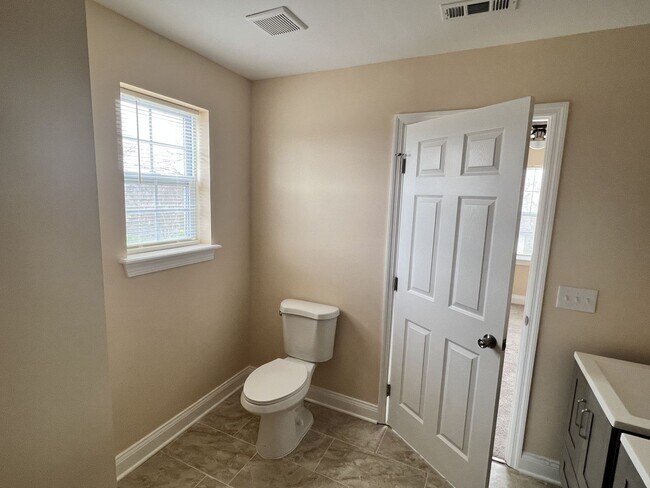 Building Photo - Stunning, Modern 4-Bed / 2.5-Bath Home for Rent – Less Than 20 Minutes to Downtown!