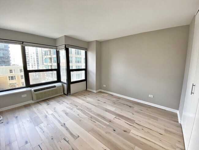 Building Photo - 30 E Huron St