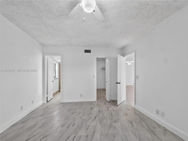 Building Photo - 11358 Taft St